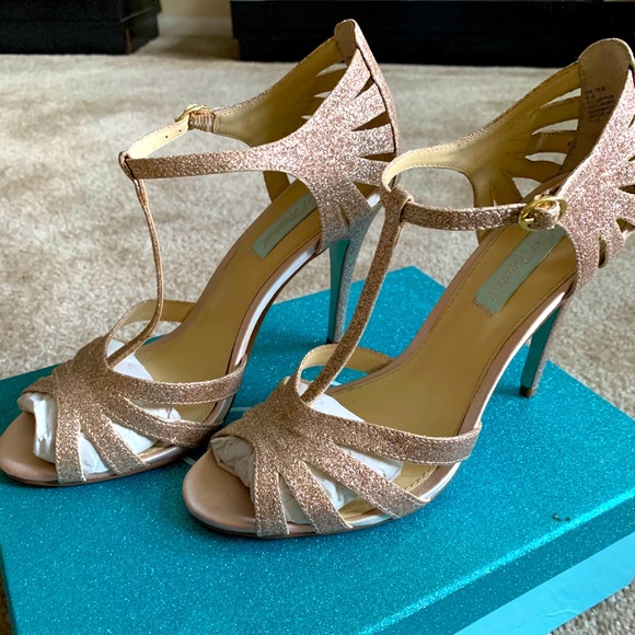 Shoe - Picture 2 of 5